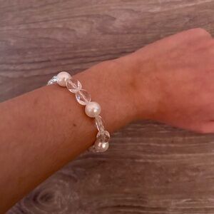 Elegant Clear Crystal and Pearl Stretch Bracelet - White